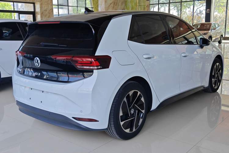 Used Volkswagen ID.3 2024 Pure & Smart Edition Rear Right 45 Deg
