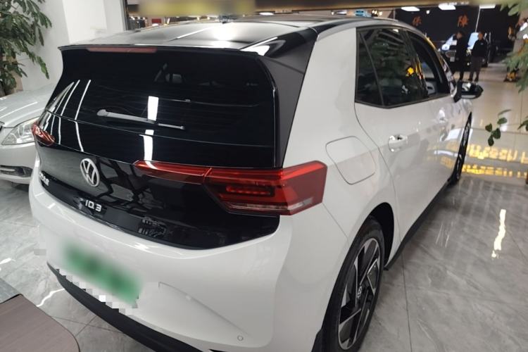 Used Volkswagen ID.3 2024 Outstanding Edition Rear Right 45 Deg