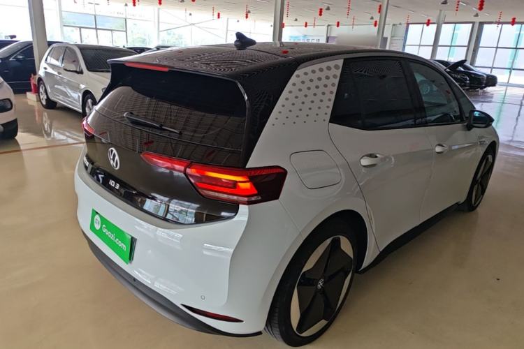 Used Volkswagen ID.3 2024 Pure & Smart Edition Rear Right 45 Deg