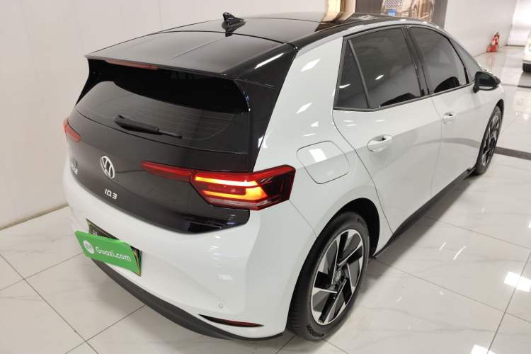 Used Volkswagen ID.3 2024 Outstanding Edition Rear Right 45 Deg