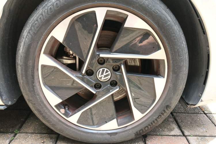 Used Volkswagen ID.3 2024 Outstanding Edition Right Front Wheel Hub