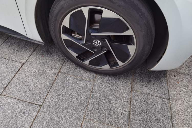 Used Volkswagen ID.3 2024 Outstanding Edition Right Front Wheel Hub