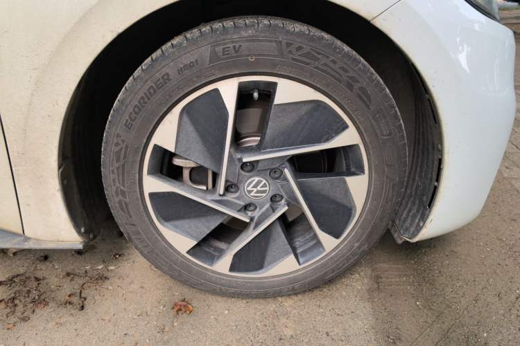 Used Volkswagen ID.3 2024 Outstanding Edition Right Front Wheel Hub