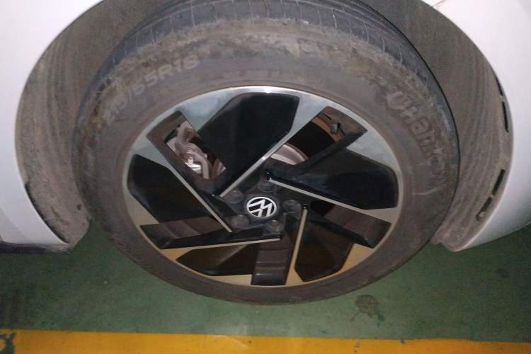 Used Volkswagen ID.3 2024 Pure & Smart Edition Right Front Wheel Hub