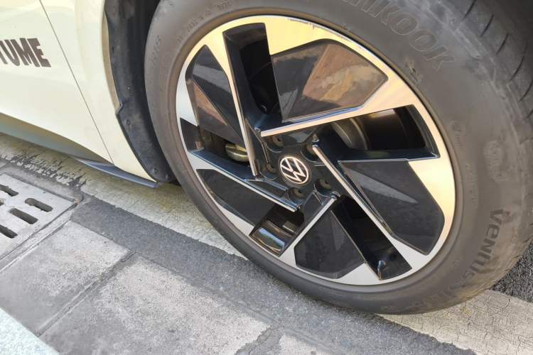 Used Volkswagen ID.3 2024 Pure & Smart Edition Right Front Wheel Hub