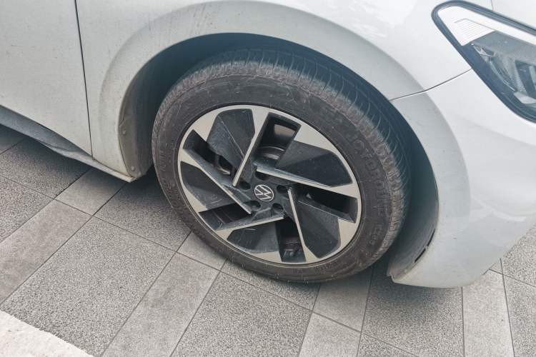 Used Volkswagen ID.3 2024 Outstanding Edition Right Front Wheel Hub