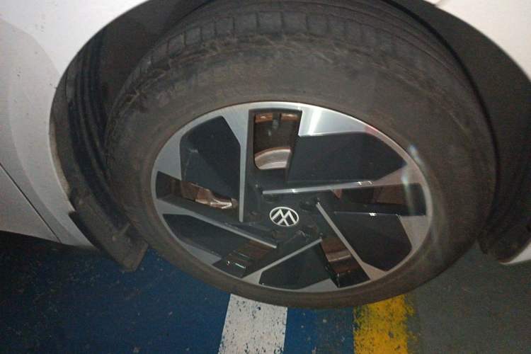 Used Volkswagen ID.3 2024 Pure & Smart Edition Right Front Wheel Hub