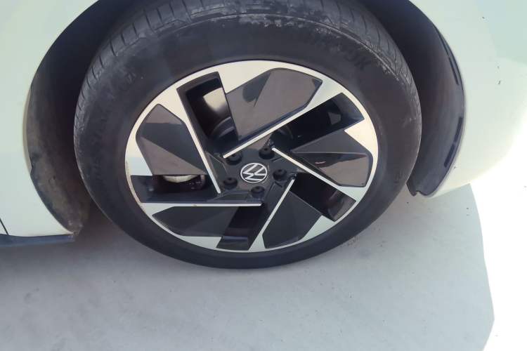 Used Volkswagen ID.3 2024 Outstanding Edition Right Front Wheel Hub