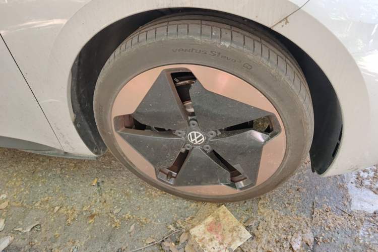 Used Volkswagen ID.3 2024 Intelligent Edition Right Front Wheel Hub