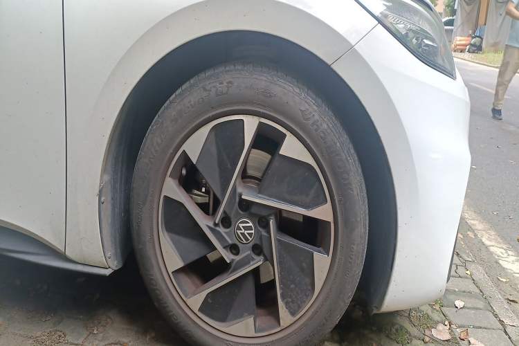 Used Volkswagen ID.3 2024 Outstanding Edition Right Front Wheel Hub