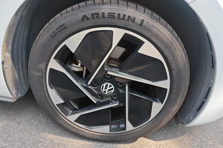 Used Volkswagen ID.3 2024 Outstanding Edition Right Front Wheel Hub