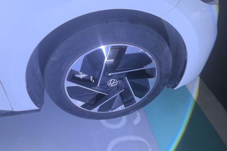 Used Volkswagen ID.3 2024 Outstanding Edition Right Front Wheel Hub