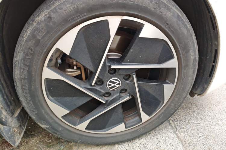 Used Volkswagen ID.3 2024 Outstanding Edition Right Front Wheel Hub