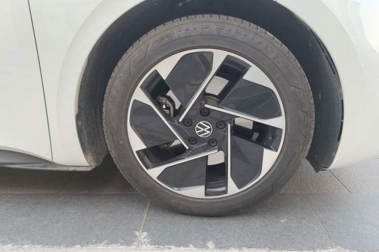 Used Volkswagen ID.3 2024 Outstanding Edition Right Front Wheel Hub