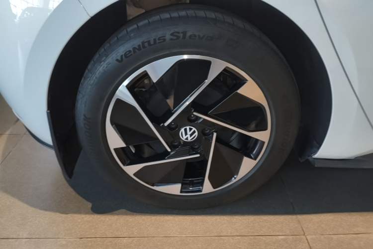 Used Volkswagen ID.3 2024 Outstanding Edition Right Rear Wheel Hub