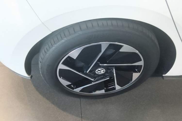 Used Volkswagen ID.3 2024 Pure & Smart Edition Right Rear Wheel Hub