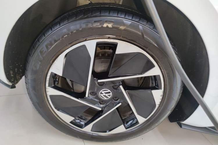 Used Volkswagen ID.3 2024 Outstanding Edition Right Rear Wheel Hub