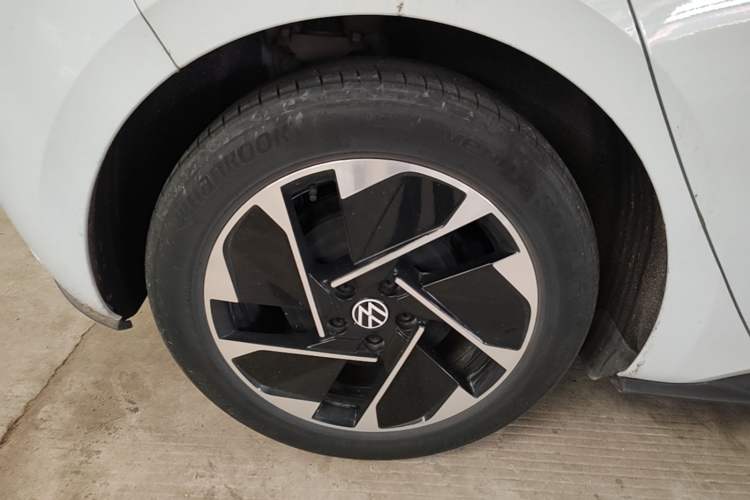 Used Volkswagen ID.3 2024 Intelligent Edition Right Rear Wheel Hub