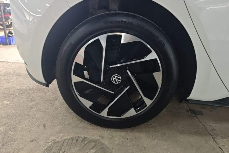Used Volkswagen ID.3 2024 Pure & Smart Edition Right Rear Wheel Hub