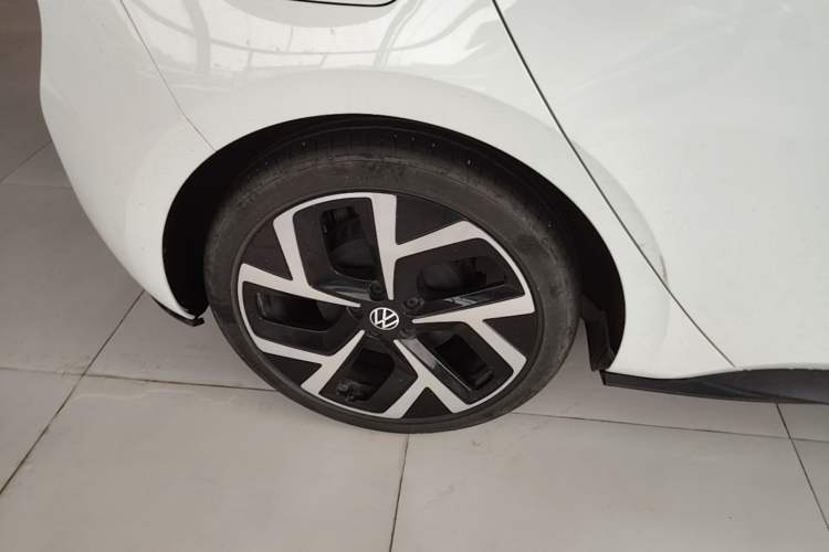 Used Volkswagen ID.3 2024 Pure & Smart Edition Right Rear Wheel Hub
