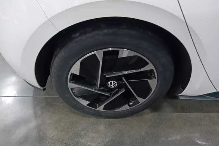Used Volkswagen ID.3 2024 Outstanding Edition Right Rear Wheel Hub