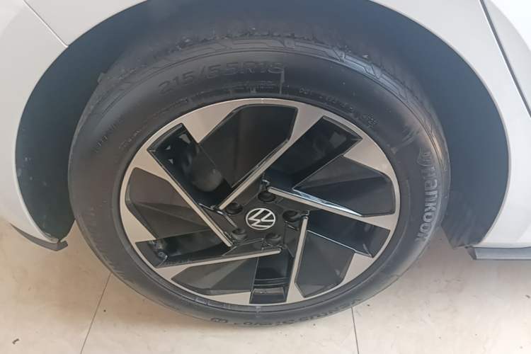 Used Volkswagen ID.3 2024 Outstanding Edition Right Rear Wheel Hub