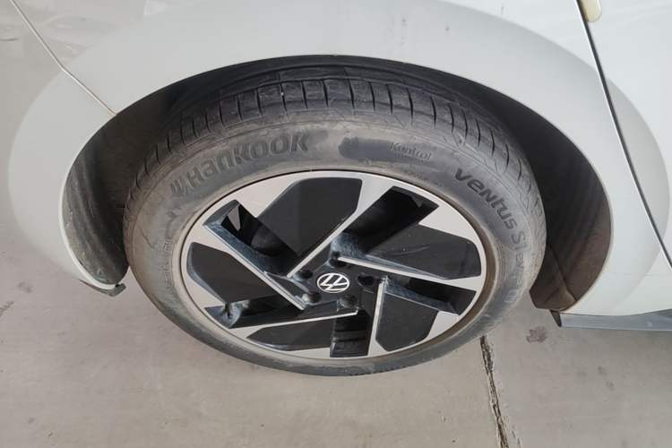 Used Volkswagen ID.3 2024 Outstanding Edition Right Rear Wheel Hub