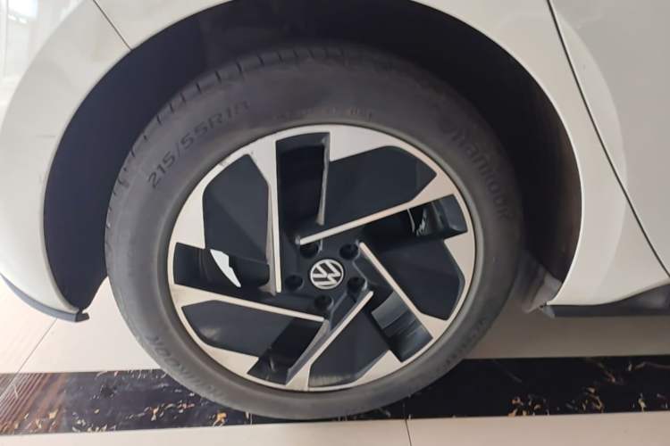 Used Volkswagen ID.3 2024 Outstanding Edition Right Rear Wheel Hub