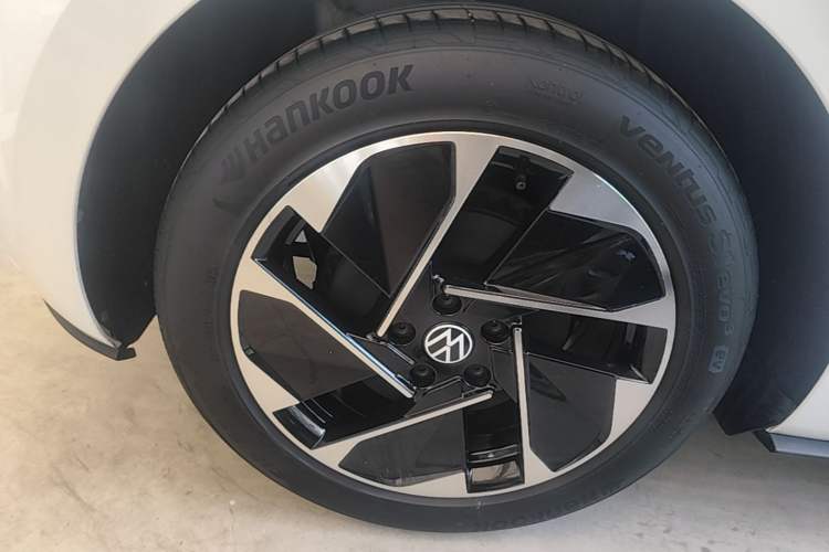 Used Volkswagen ID.3 2024 Outstanding Edition Right Rear Wheel Hub