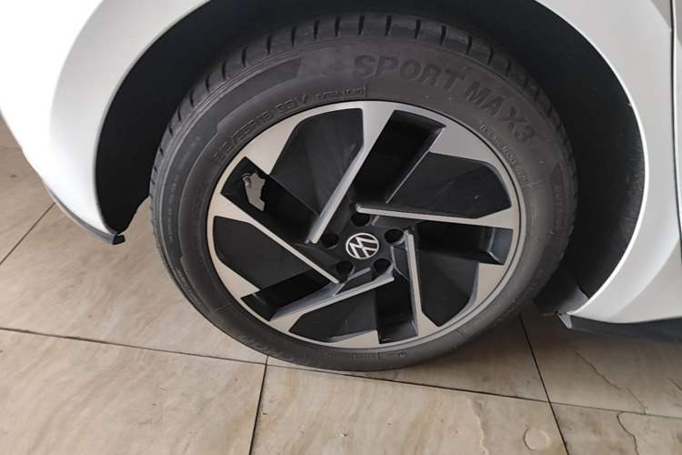Used Volkswagen ID.3 2024 Outstanding Edition Right Rear Wheel Hub