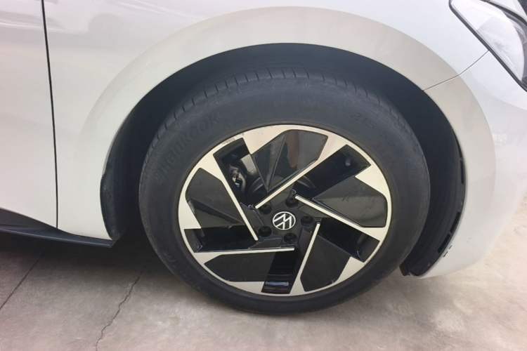 Used Volkswagen ID.3 2024 Outstanding Edition Right Rear Wheel Hub