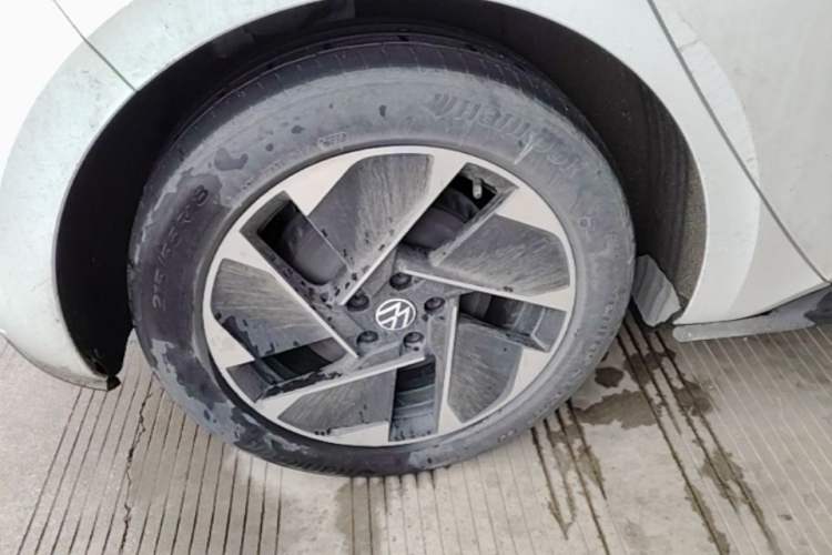 Used Volkswagen ID.3 2024 Outstanding Edition Right Rear Wheel Hub