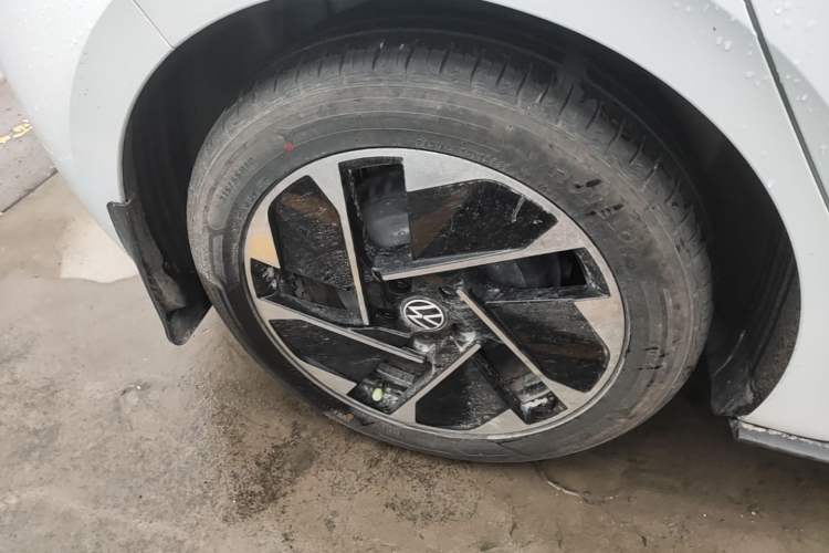 Used Volkswagen ID.3 2024 Outstanding Edition Right Rear Wheel Hub