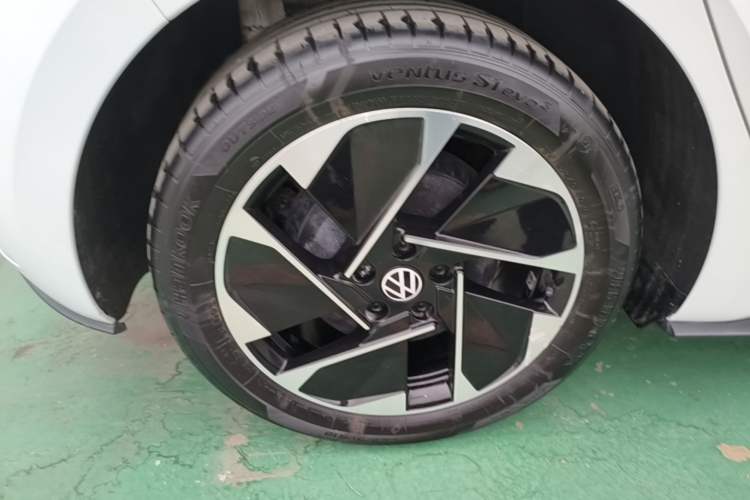 Used Volkswagen ID.3 2024 Outstanding Edition Right Rear Wheel Hub