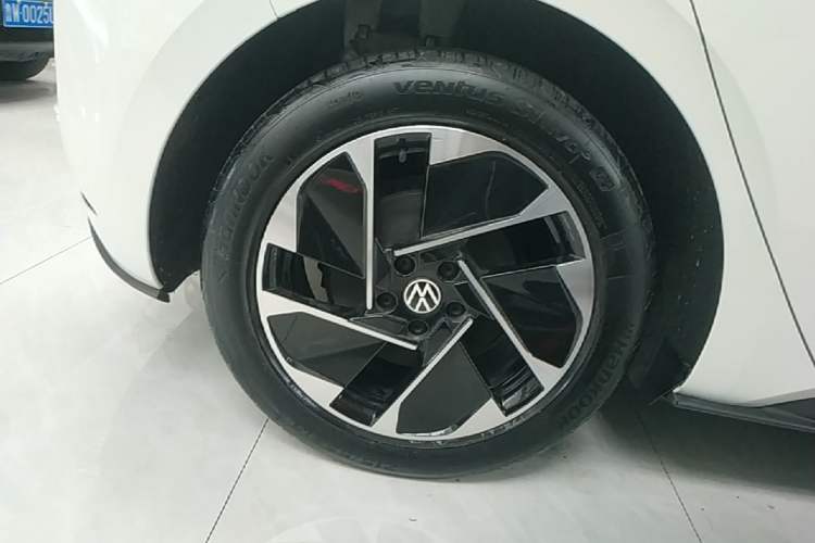 Used Volkswagen ID.3 2024 Outstanding Edition Right Rear Wheel Hub