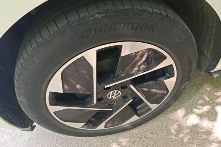 Used Volkswagen ID.3 2024 Outstanding Edition Right Rear Wheel Hub