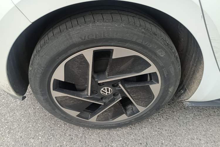 Used Volkswagen ID.3 2024 Outstanding Edition Right Rear Wheel Hub