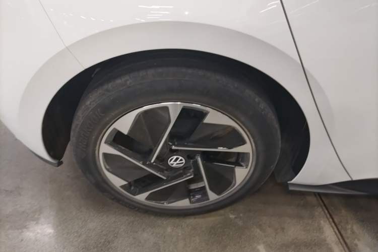 Used Volkswagen ID.3 2024 Outstanding Edition Right Rear Wheel Hub