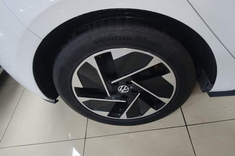 Used Volkswagen ID.3 2024 Pure & Smart Edition Right Rear Wheel Hub