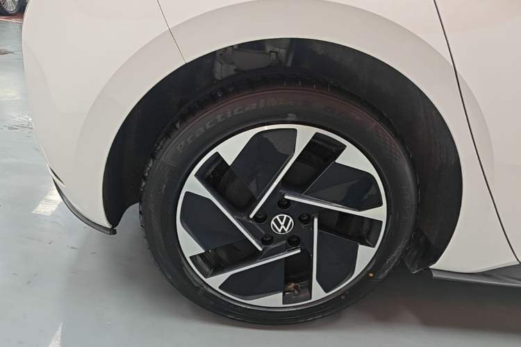 Used Volkswagen ID.3 2024 Outstanding Edition Right Rear Wheel Hub