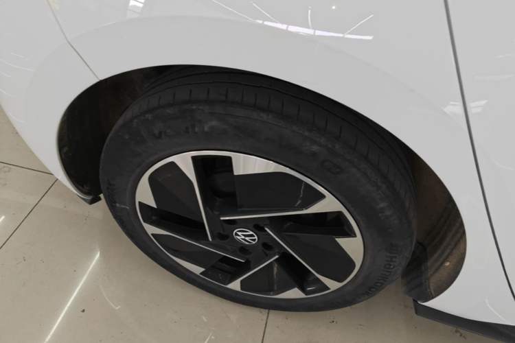 Used Volkswagen ID.3 2024 Outstanding Edition Right Rear Wheel Hub