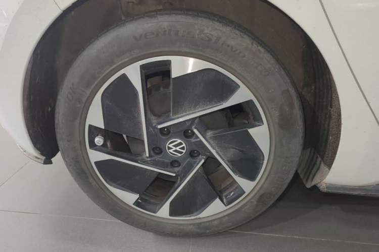 Used Volkswagen ID.3 2024 Outstanding Edition Right Rear Wheel Hub
