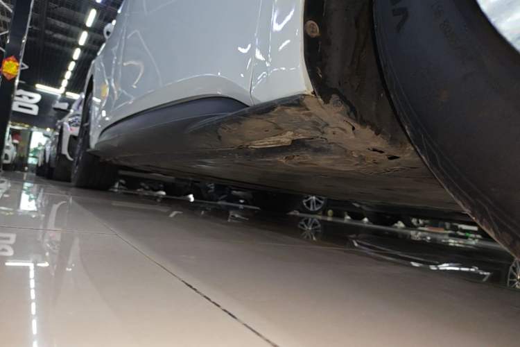 Used Volkswagen ID.3 2024 Outstanding Edition Right Side Sill