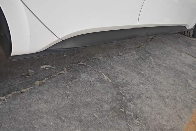Used Volkswagen ID.3 2024 Outstanding Edition Right Side Sill