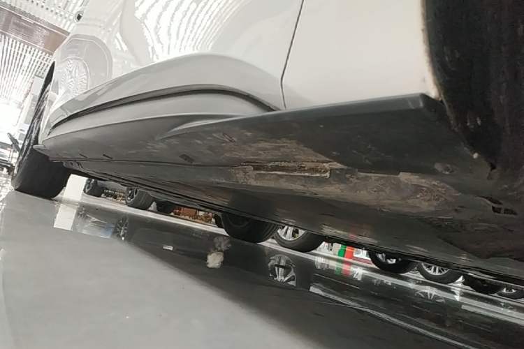 Used Volkswagen ID.3 2024 Outstanding Edition Right Side Sill