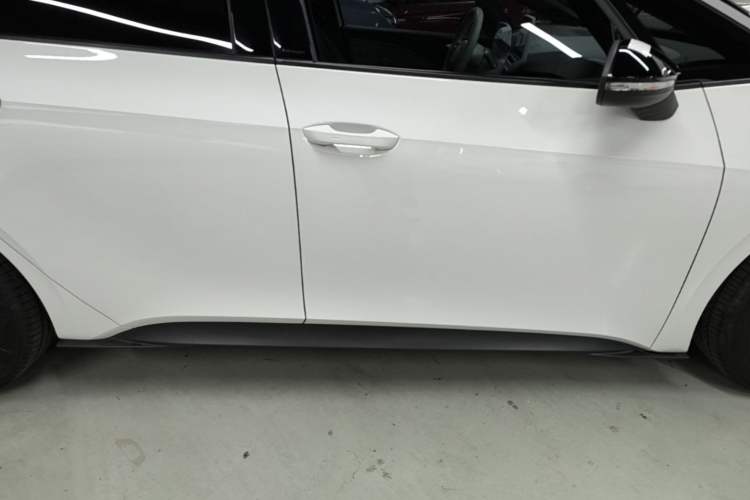 Used Volkswagen ID.3 2024 Outstanding Edition Right Side Sill