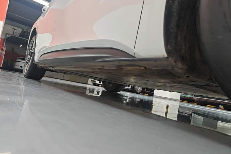 Used Volkswagen ID.3 2024 Outstanding Edition Right Side Sill