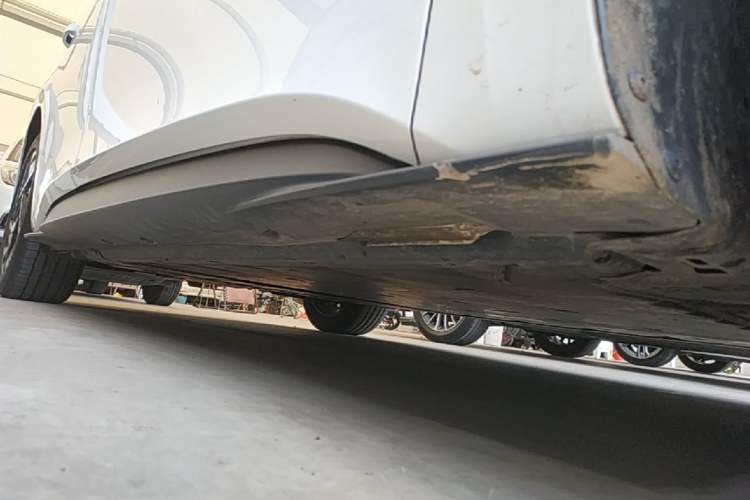 Used Volkswagen ID.3 2024 Outstanding Edition Right Side Sill