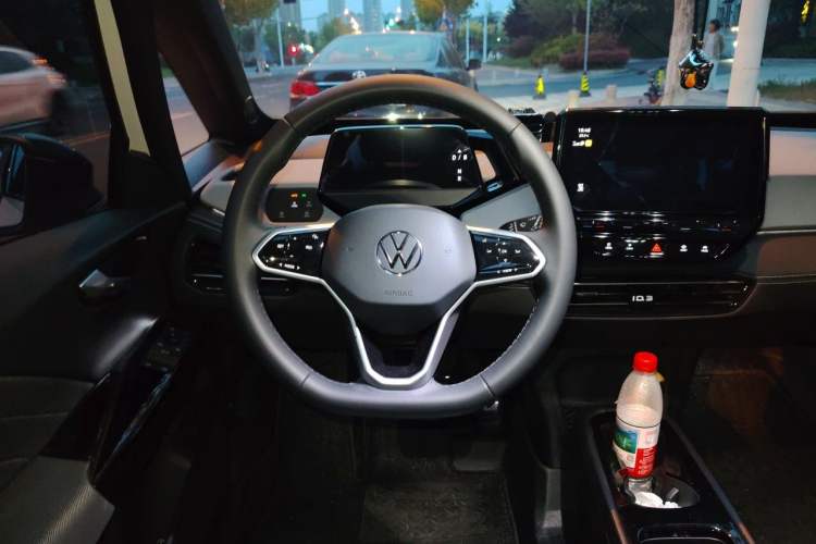 Used Volkswagen ID.3 2024 Outstanding Edition Steering Wheel