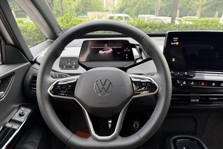 Used Volkswagen ID.3 2024 Outstanding Edition Steering Wheel